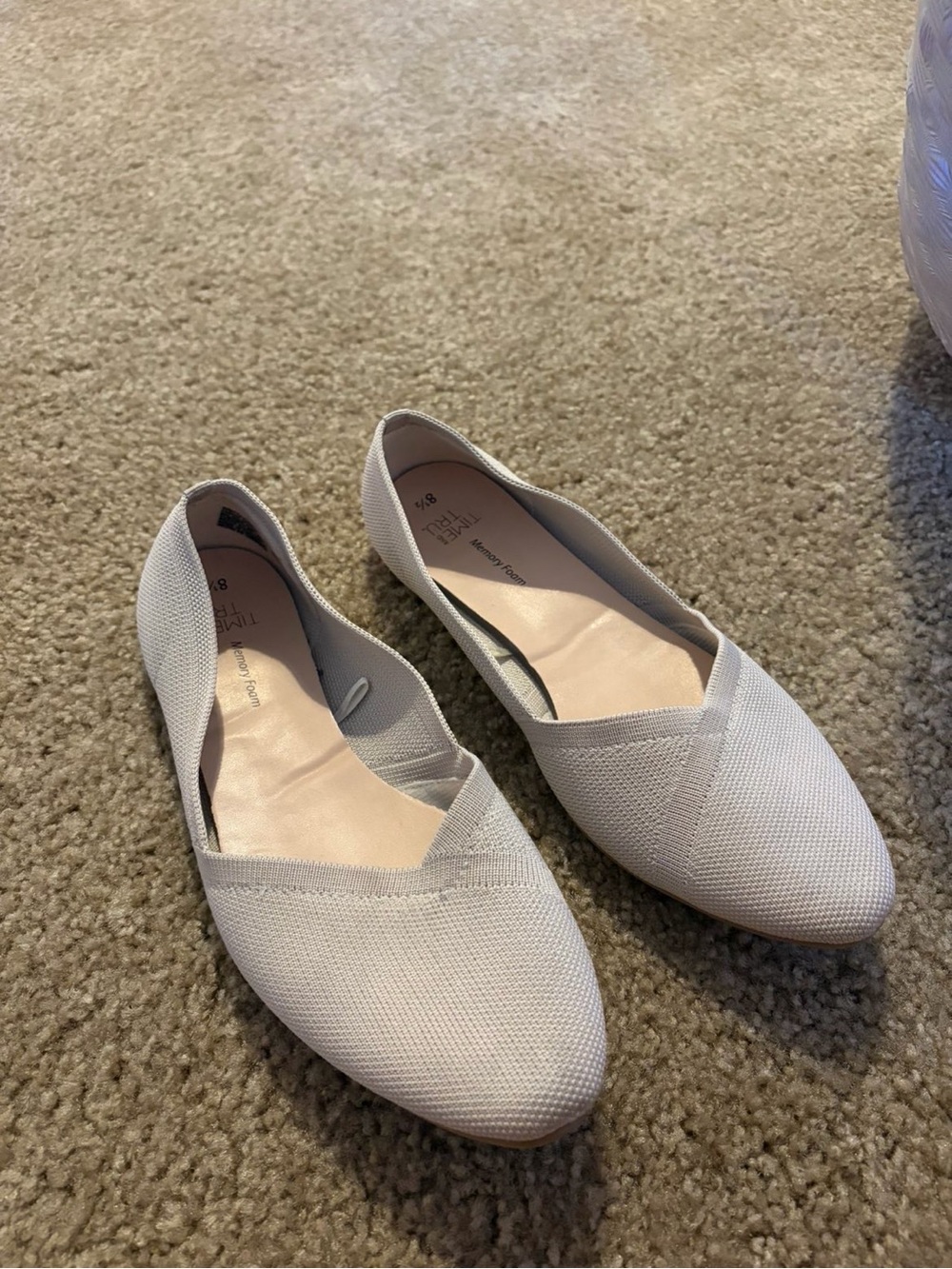 Time and Tru Women's Pointed Slip-On Flats in Light Gray